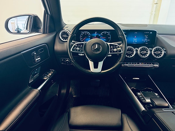 Mercedes-Benz EQA300 11 of 27