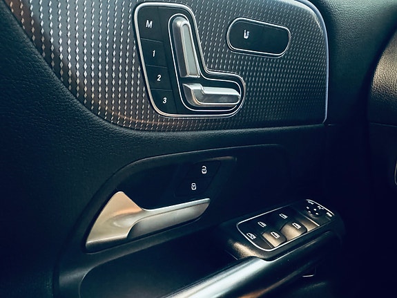 Mercedes-Benz EQA300 22 of 27