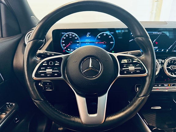 Mercedes-Benz EQA300 18 of 27