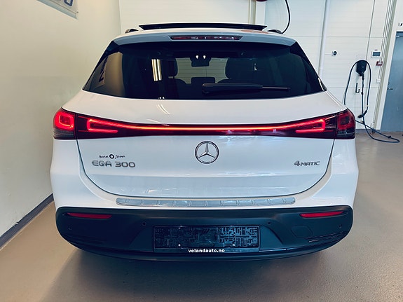 Mercedes-Benz EQA300 8 of 27