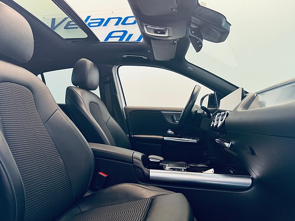 Mercedes-Benz EQA300 9 of 27