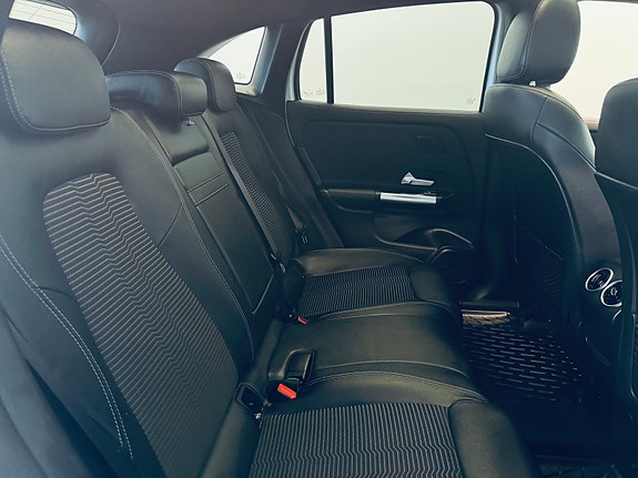 Mercedes-Benz EQA300 24 of 27