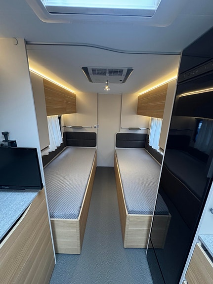 Adria Adora 572 UT SOM NY, ALDE 28 of 30