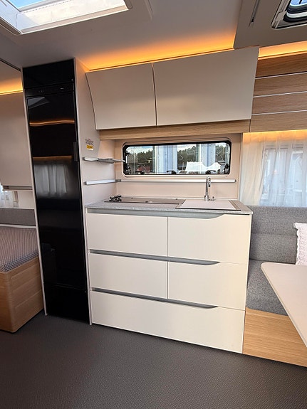 Adria Adora 572 UT Plus **SE PRIS** 16 of 30