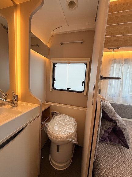 Adria Adora 572 UT Plus **SE PRIS** 24 of 30