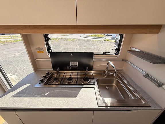 Adria Adora 593 UK Plus, 3 delt køyesenger, Alde **SE PRIS** 18 of 30
