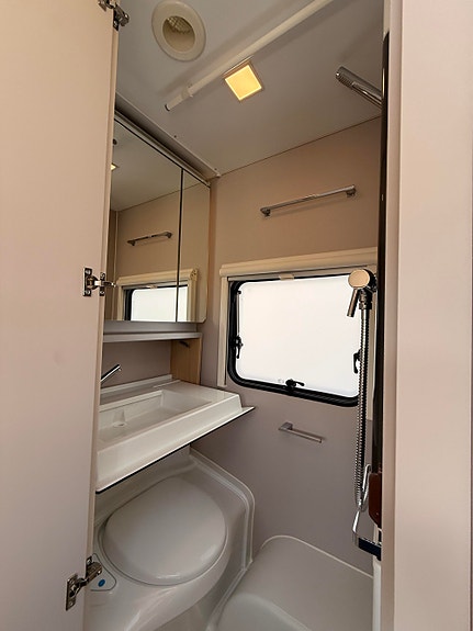 Adria Adora 593 UK Plus, 3 delt køyesenger, Alde **SE PRIS** 30 of 30