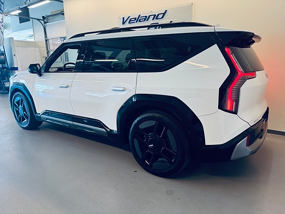 Kia EV9 4 of 30