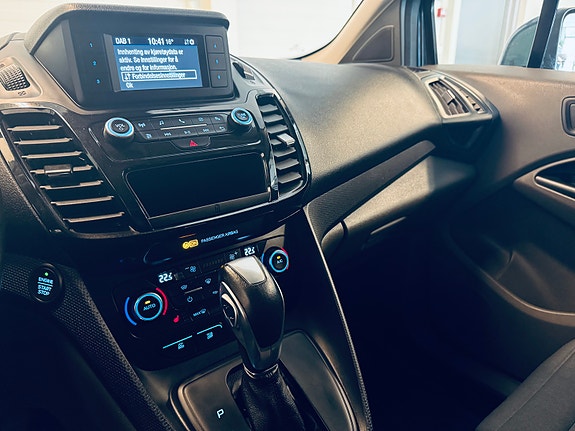 Ford Transit Connect 13 of 26