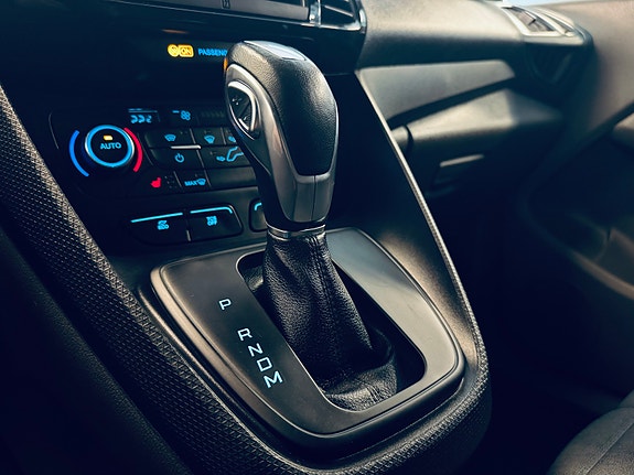 Ford Transit Connect 16 of 26