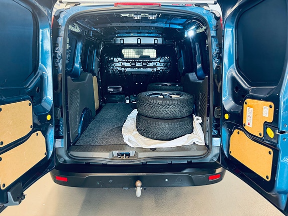 Ford Transit Connect 22 of 26