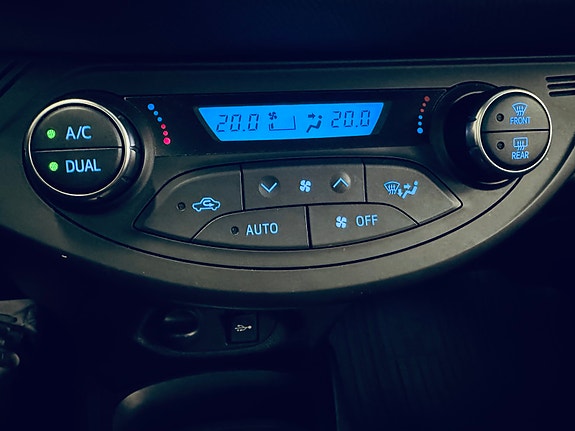 Toyota Yaris 18 of 24