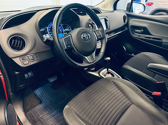 Toyota Yaris 11 of 24