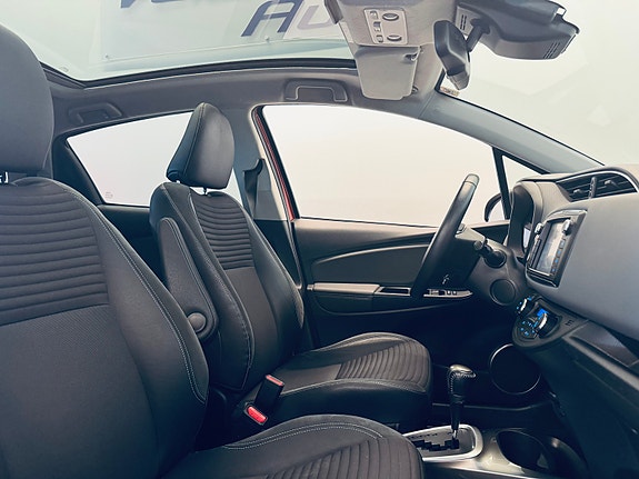 Toyota Yaris 8 of 24
