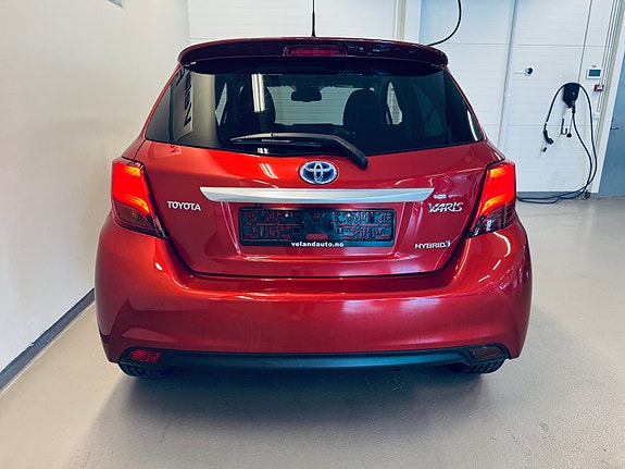 Toyota Yaris 7 of 24