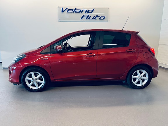 Toyota Yaris 3 of 24