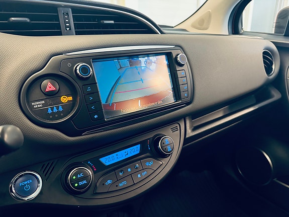 Toyota Yaris 15 of 24