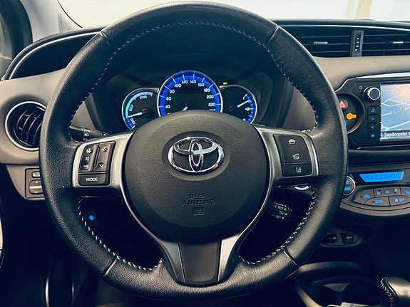Toyota Yaris 12 of 24