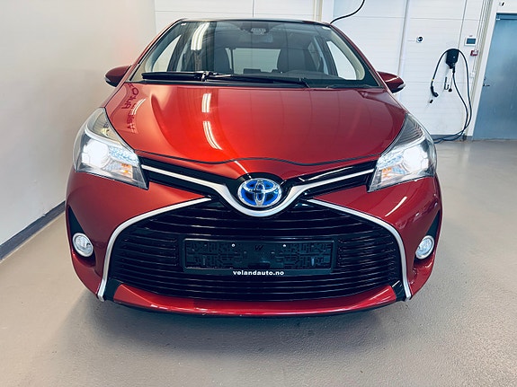 Toyota Yaris 2 of 24
