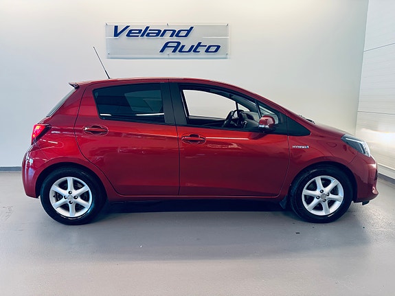 Toyota Yaris 5 of 24