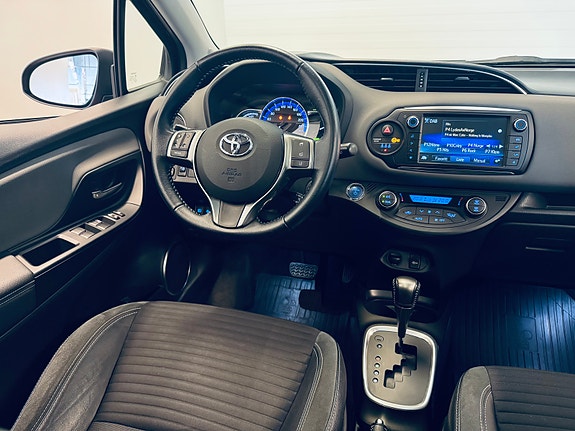 Toyota Yaris 10 of 24