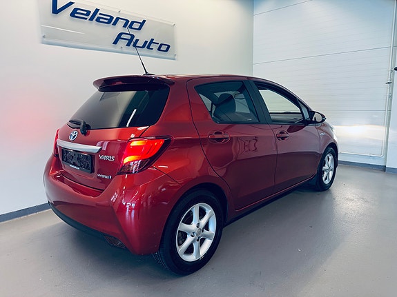 Toyota Yaris 6 of 24