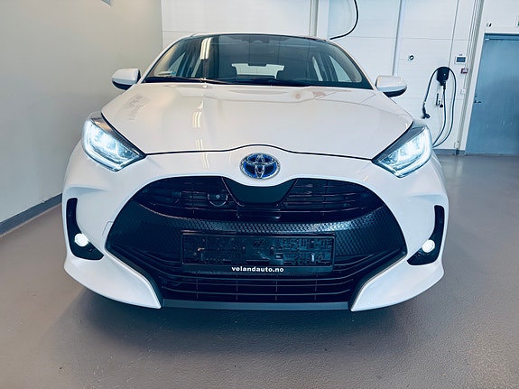 Toyota Yaris 2 of 25