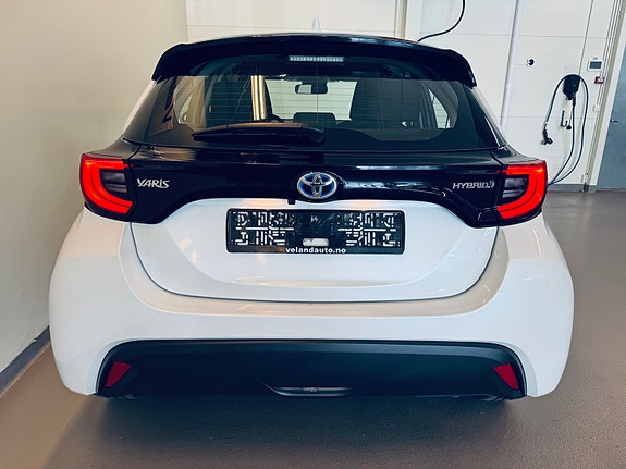 Toyota Yaris 7 of 25