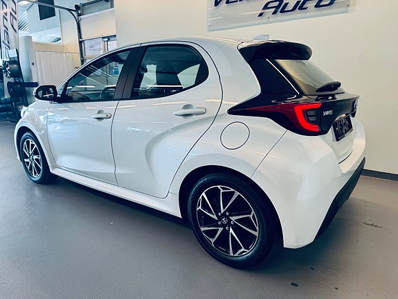 Toyota Yaris 4 of 25