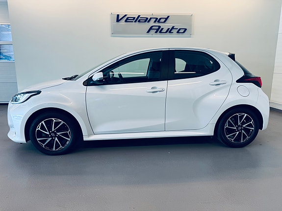 Toyota Yaris 3 of 25