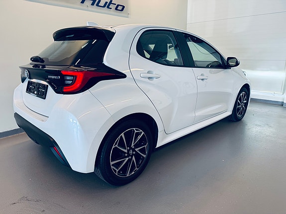 Toyota Yaris 6 of 25