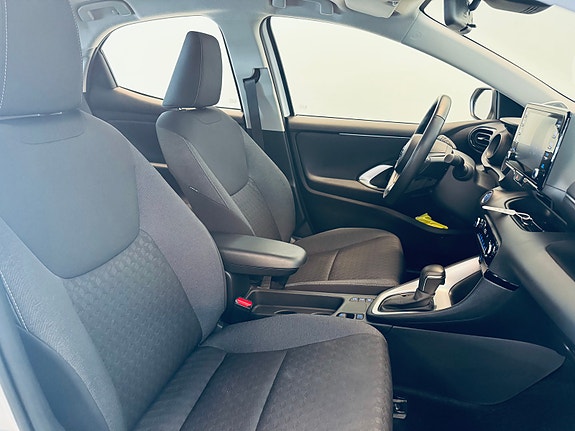 Toyota Yaris 8 of 25