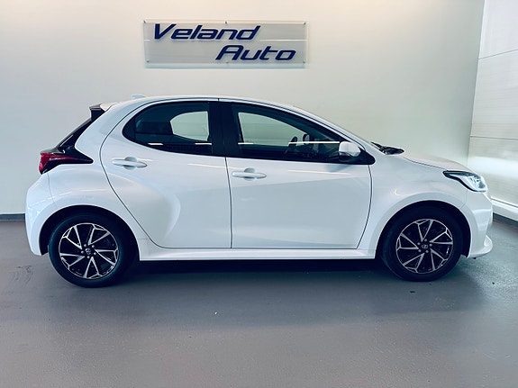 Toyota Yaris 5 of 25