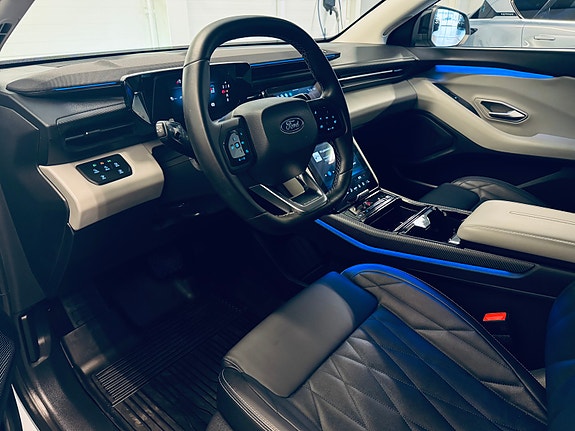 Ford Explorer 12 of 29