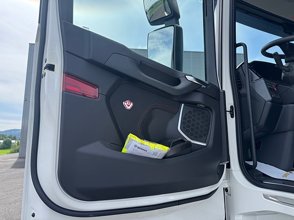 Scania 590R 6x2 trekkvogn 5 of 10