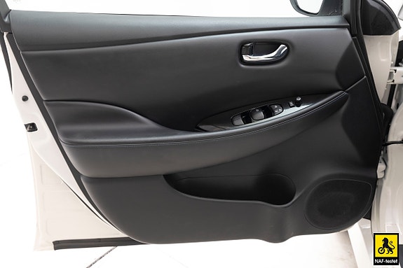 Nissan Leaf 7 of 30
