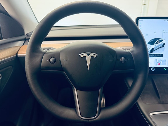 Tesla Model Y 13 of 26
