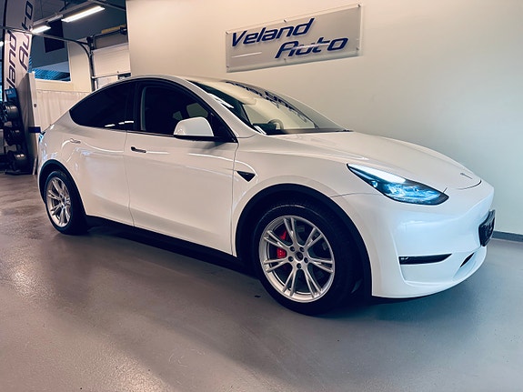Tesla Model Y 5 of 26