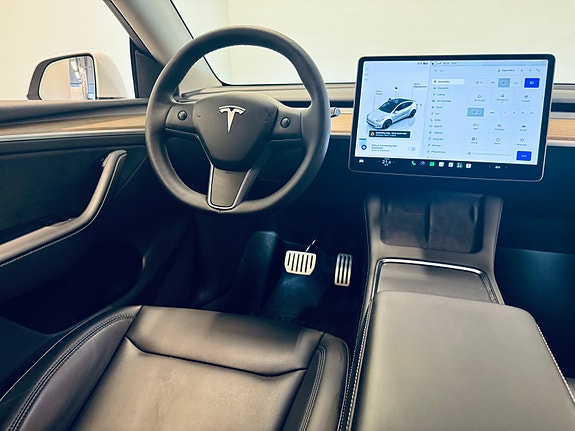 Tesla Model Y 11 of 26