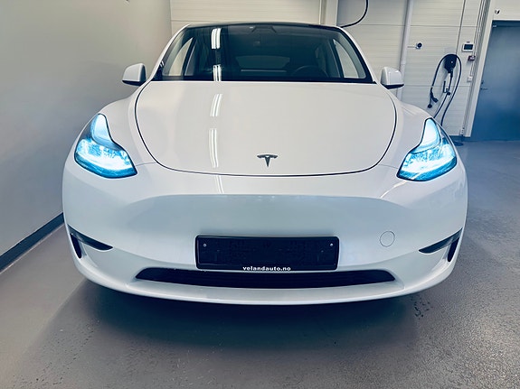 Tesla Model Y 2 of 26