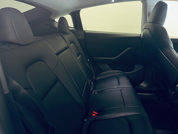 Tesla Model Y 21 of 26