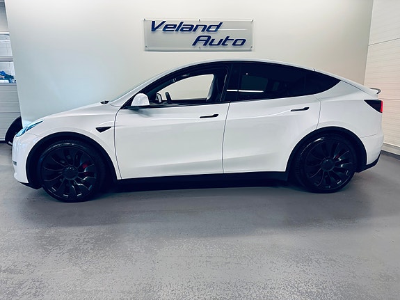 Tesla Model Y 3 of 26