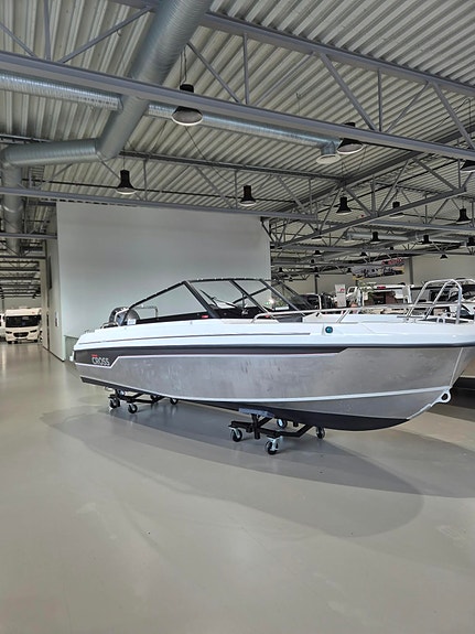 Nesten ny Yamarin Cross 62 BR m/ Yamaha 150hk (el. gir/gass). Kun kr 399.000! 2 of 21