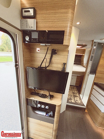 Adria Sonic 700 SC Plus | Alde | Automat | 150 hk | Elektrisk senkeseng og hev/senk queenbed | Litium | Solcelle 21 of 30