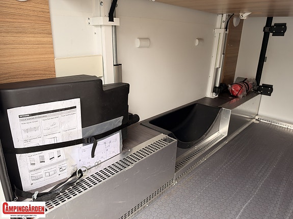 Adria Sonic 700 SC Plus | Alde | Automat | 150 hk | Elektrisk senkeseng og hev/senk queenbed | Litium | Solcelle 12 of 30