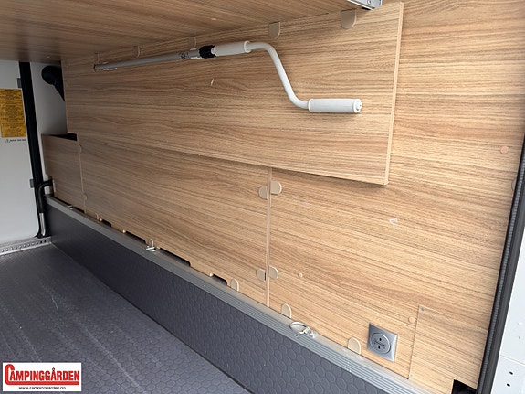 Adria Sonic 700 SC Plus | Alde | Automat | 150 hk | Elektrisk senkeseng og hev/senk queenbed | Litium | Solcelle 13 of 30