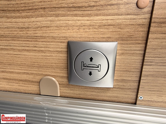 Adria Sonic 700 SC Plus | Alde | Automat | 150 hk | Elektrisk senkeseng og hev/senk queenbed | Litium | Solcelle 14 of 30