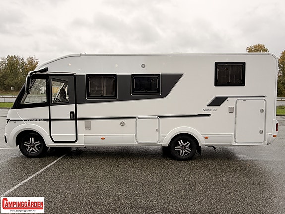 Adria Sonic 700 SC Plus | Alde | Automat | 150 hk | Elektrisk senkeseng og hev/senk queenbed | Litium | Solcelle 7 of 30