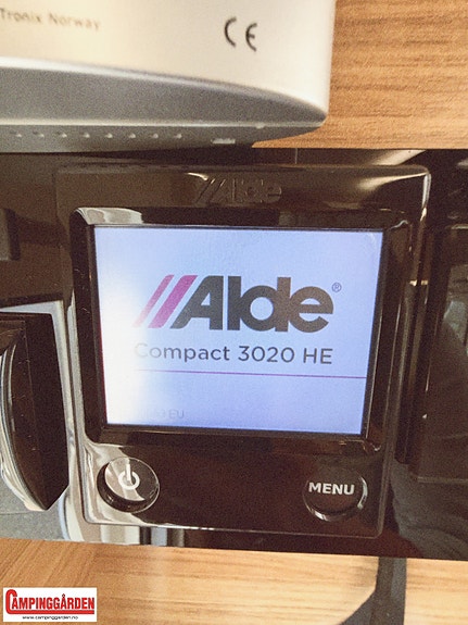 Adria Sonic 700 SC Plus | Alde | Automat | 150 hk | Elektrisk senkeseng og hev/senk queenbed | Litium | Solcelle 22 of 30