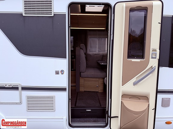 Adria Sonic 700 SC Plus | Alde | Automat | 150 hk | Elektrisk senkeseng og hev/senk queenbed | Litium | Solcelle 15 of 30